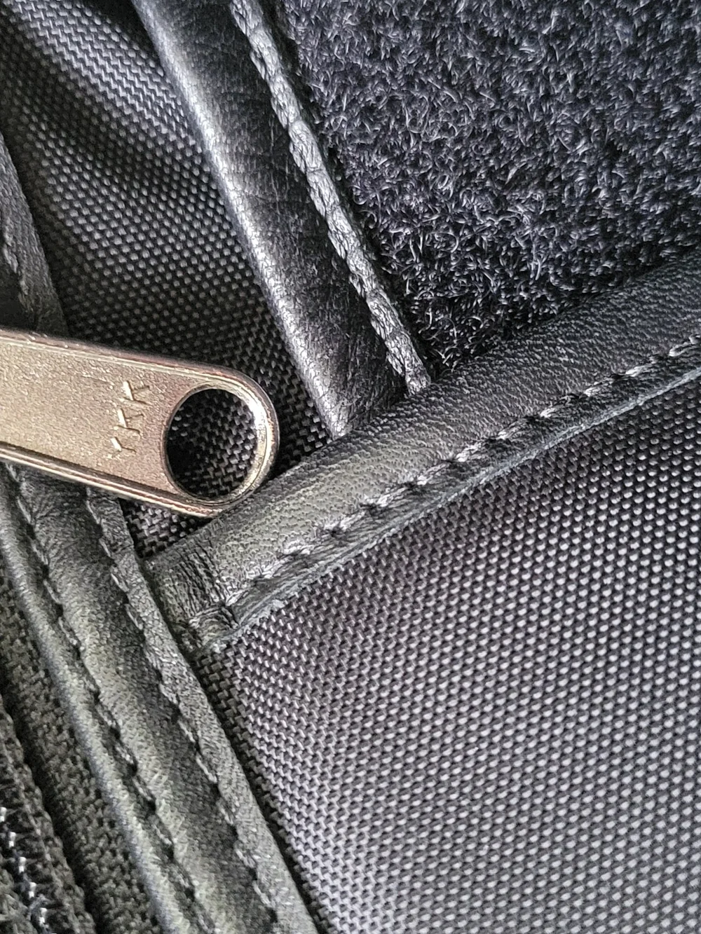 Coach Classic Black Messenger Briefcase - Leather And Nylon